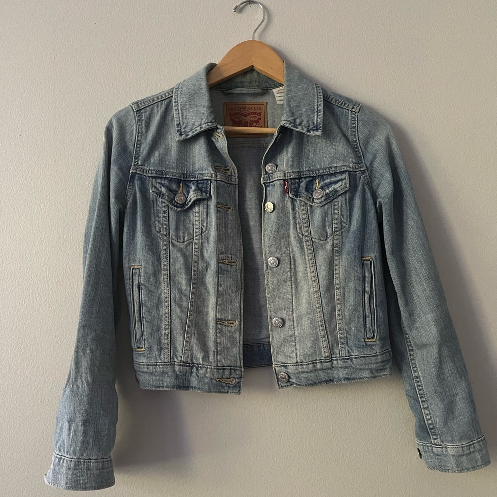 Levi’s cropped Jean jacket in xs